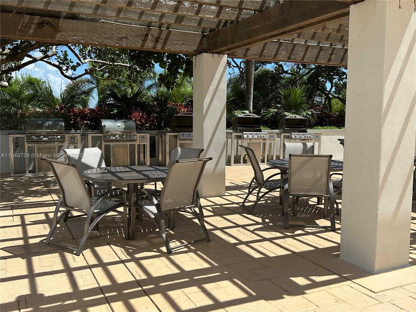 Small Image of 21200 POINT PL #404, Aventura Number 27