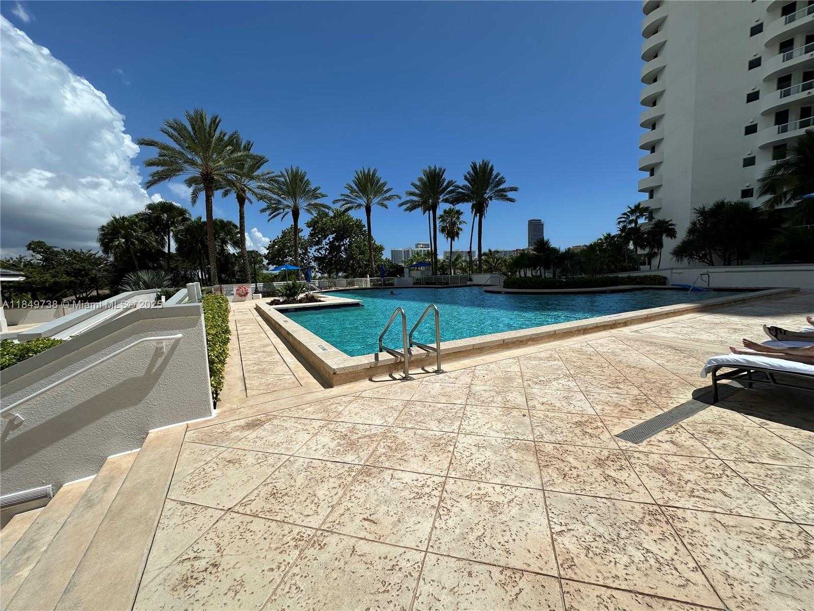 Small Image of 21200 POINT PL #404, Aventura Number 28
