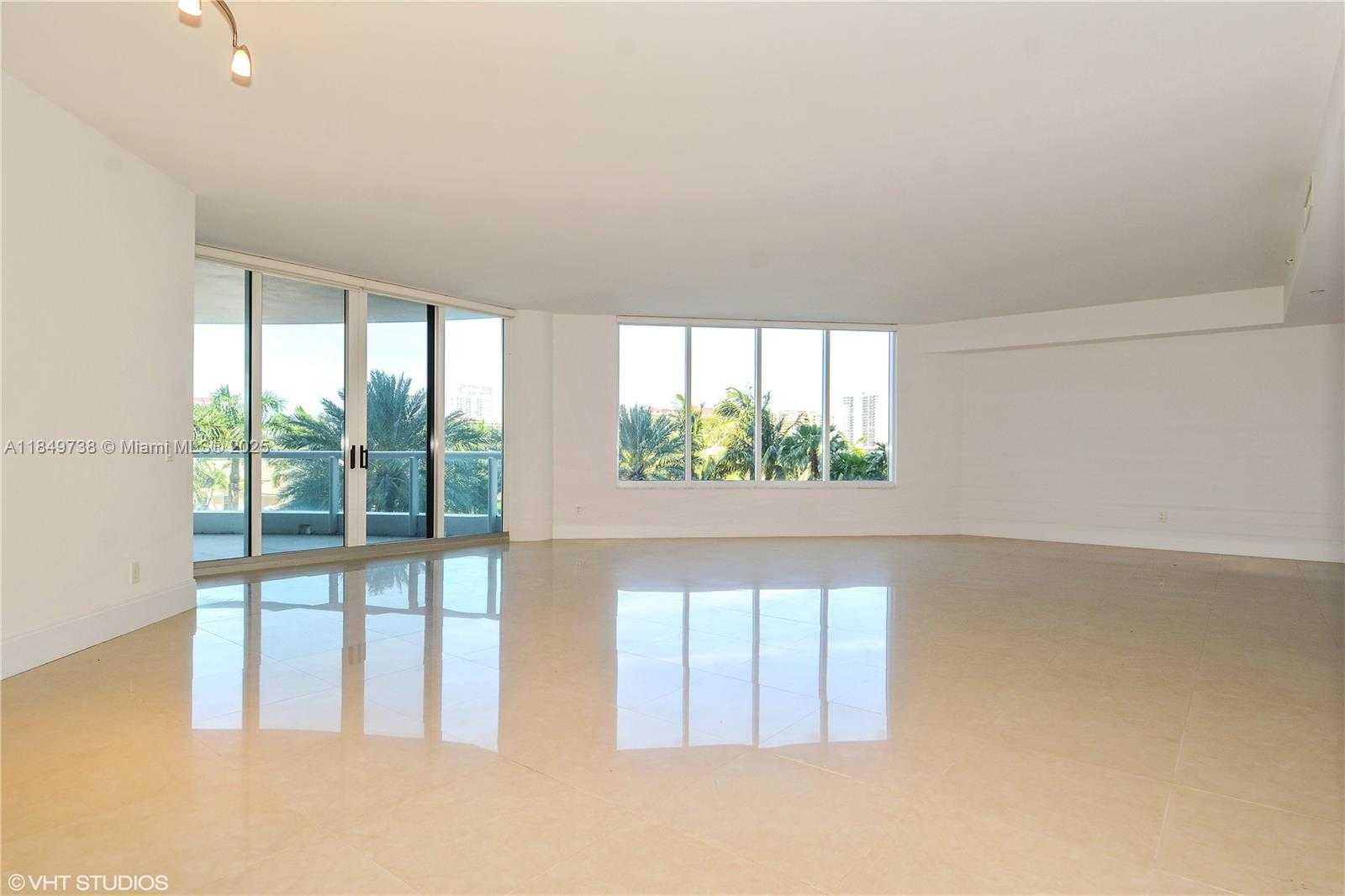 Small Image of 21200 POINT PL #404, Aventura Number 3