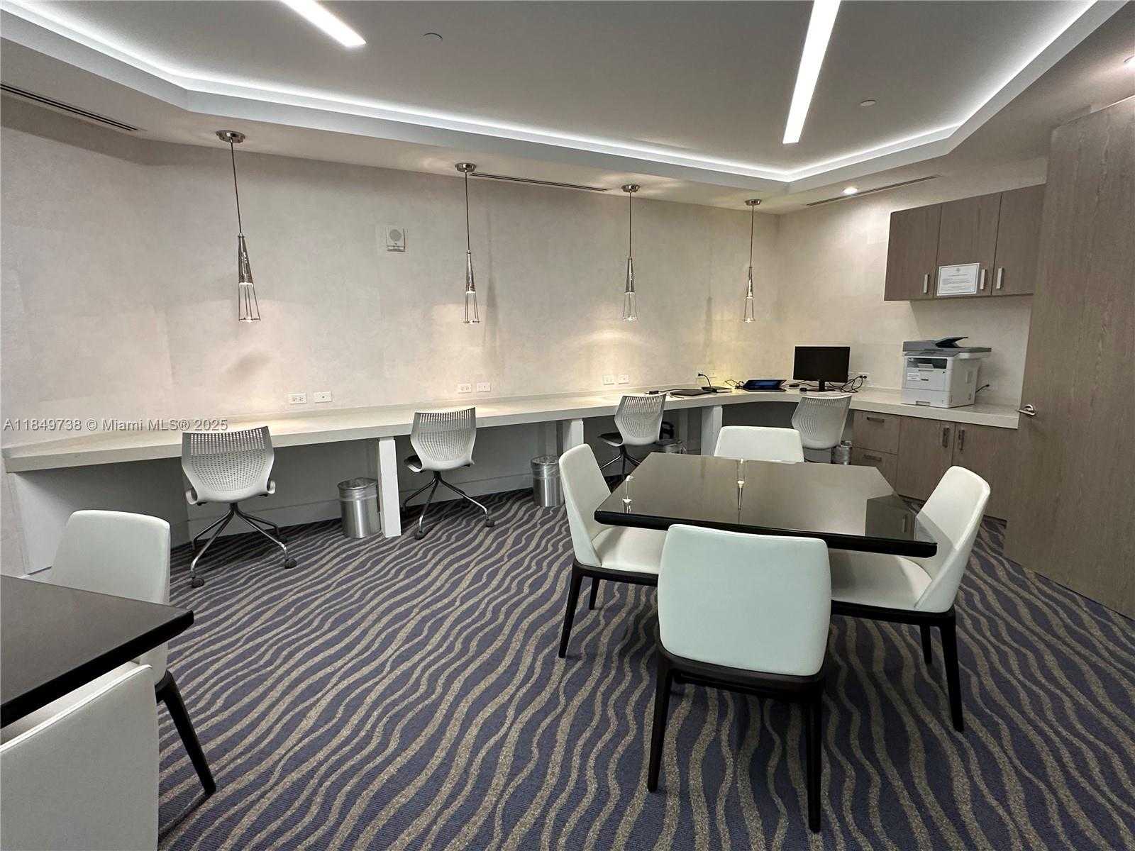 Small Image of 21200 POINT PL #404, Aventura Number 37