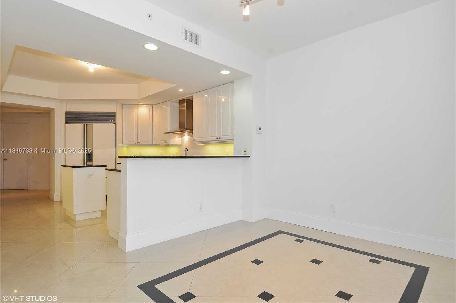 Small Image of 21200 POINT PL #404, Aventura Number 5