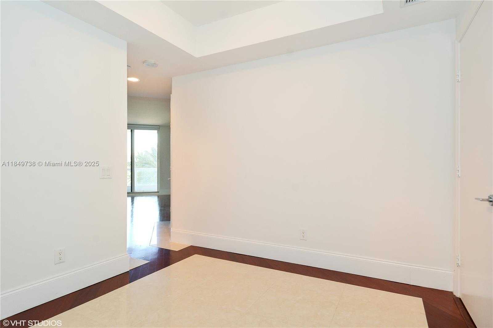 Small Image of 21200 POINT PL #404, Aventura Number 7