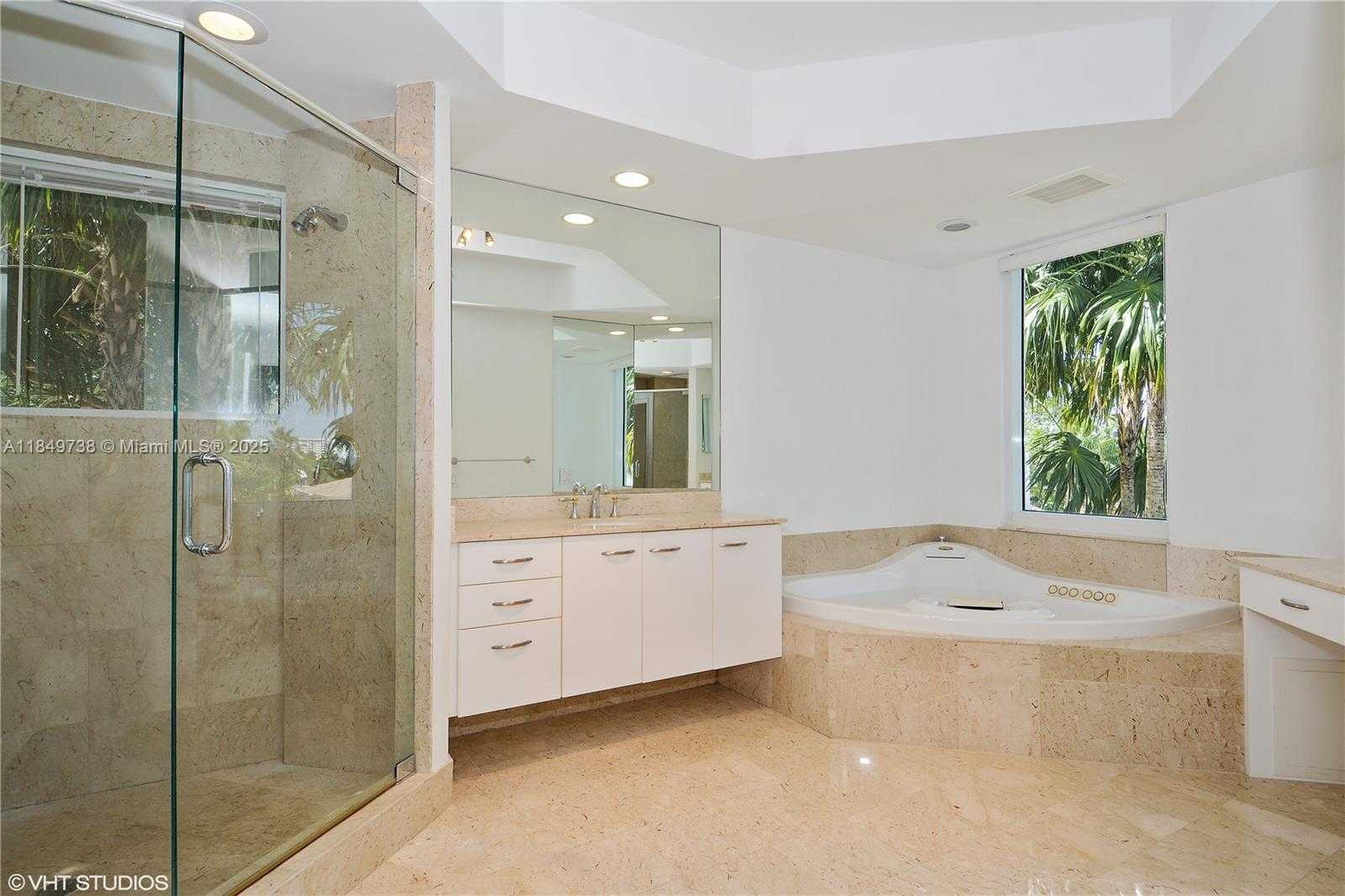 Small Image of 21200 POINT PL #404, Aventura Number 8