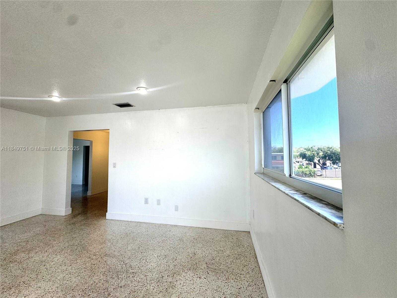 Small Image of 250 BEACOM BLVD #2, Miami Number 3