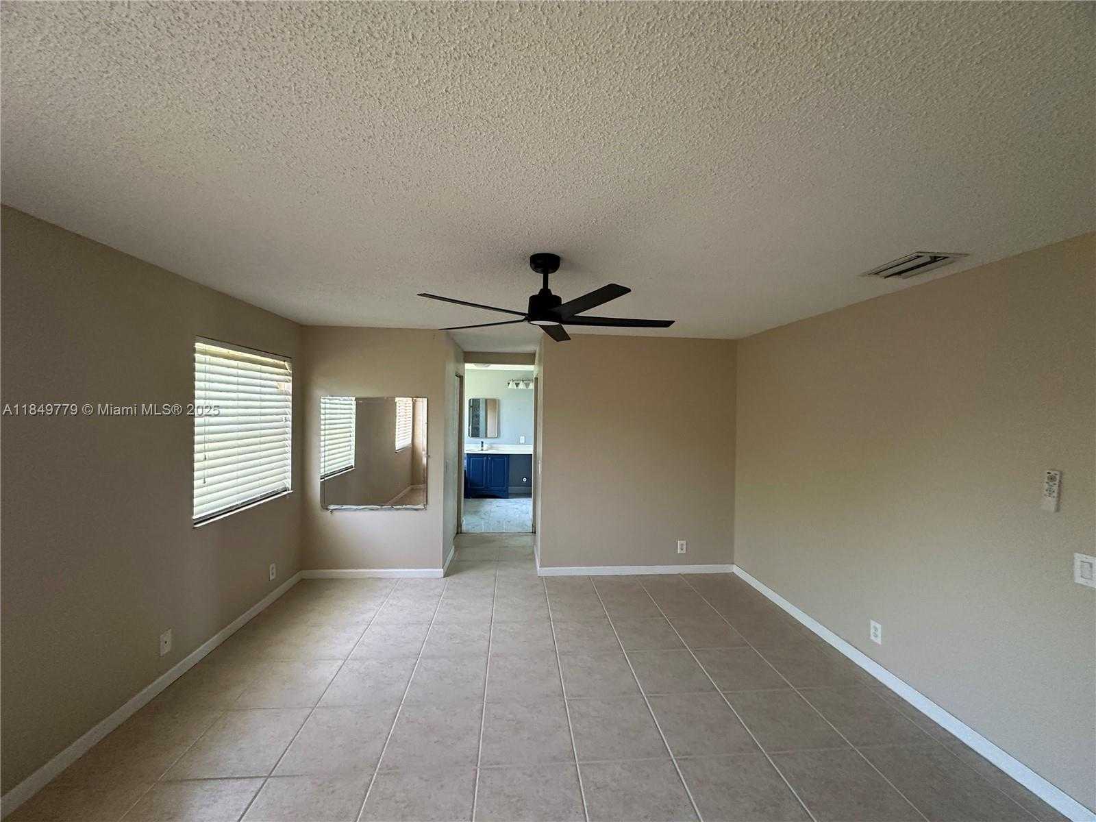 Small Image of 4383 LAUREL RIDGE CIR, Weston Number 22