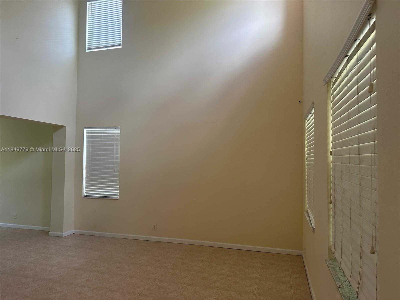 Small Image of 4383 LAUREL RIDGE CIR, Weston Number 23