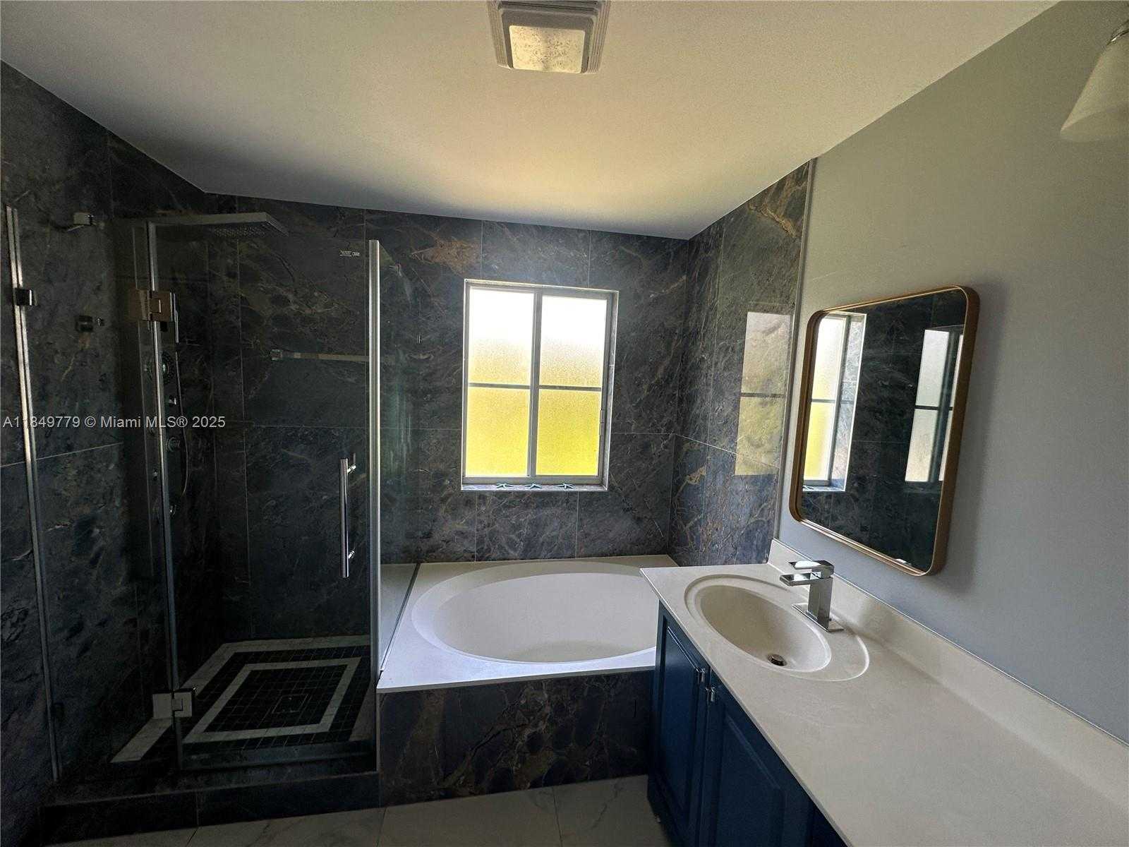 Small Image of 4383 LAUREL RIDGE CIR, Weston Number 26