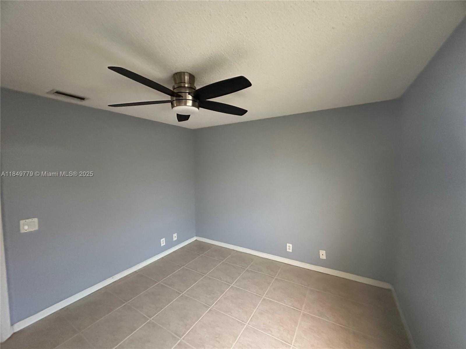 Small Image of 4383 LAUREL RIDGE CIR, Weston Number 27