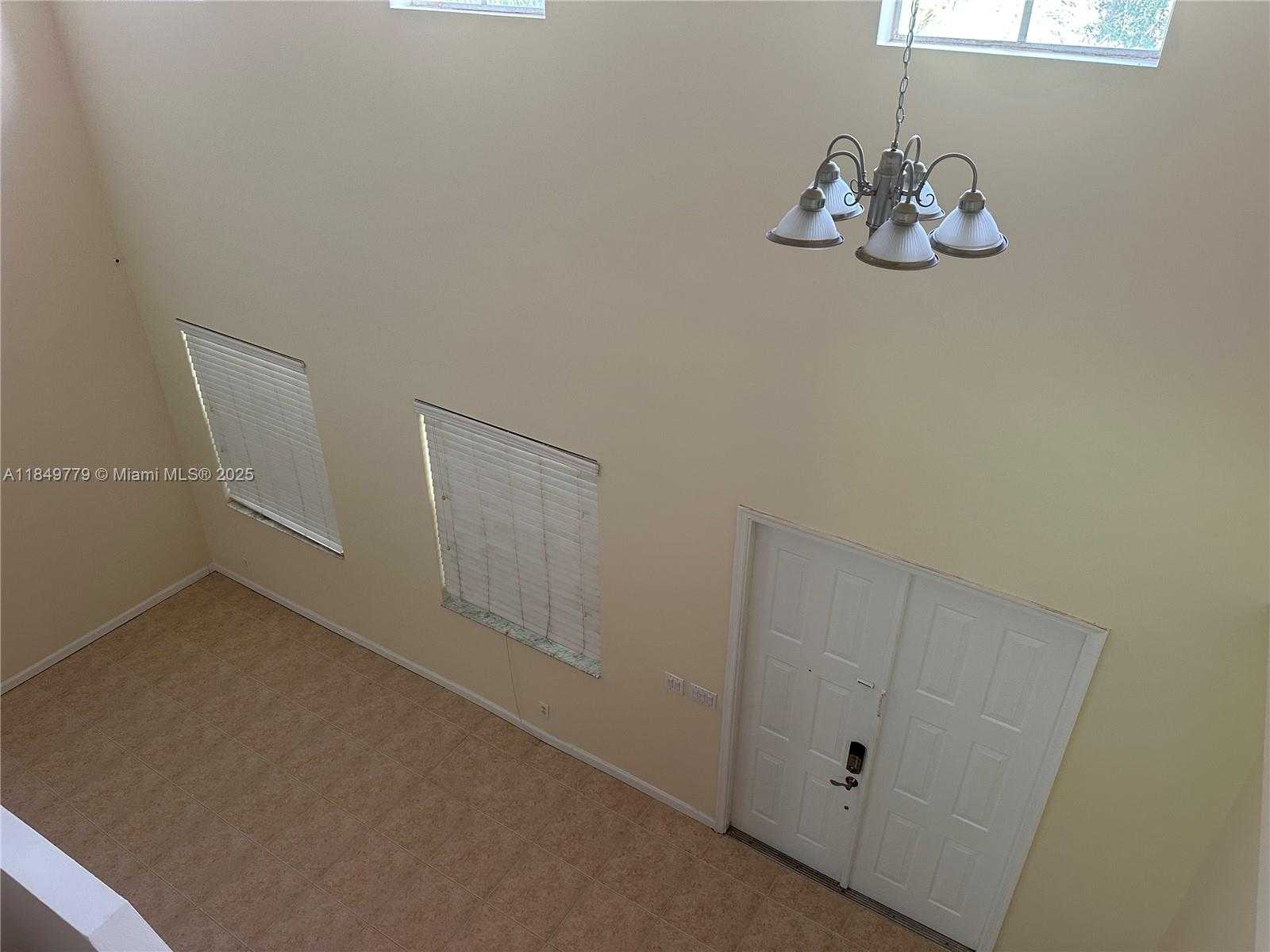 Small Image of 4383 LAUREL RIDGE CIR, Weston Number 3