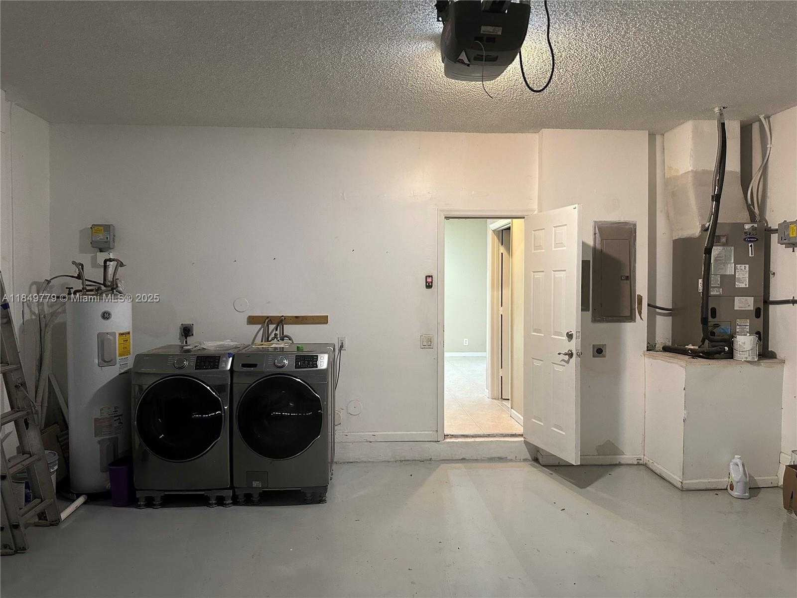Small Image of 4383 LAUREL RIDGE CIR, Weston Number 35