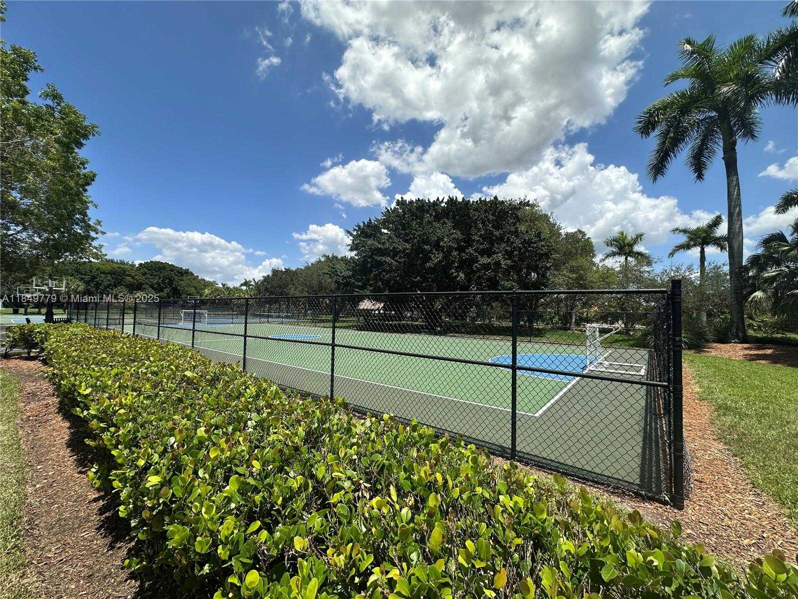 Small Image of 4383 LAUREL RIDGE CIR, Weston Number 37