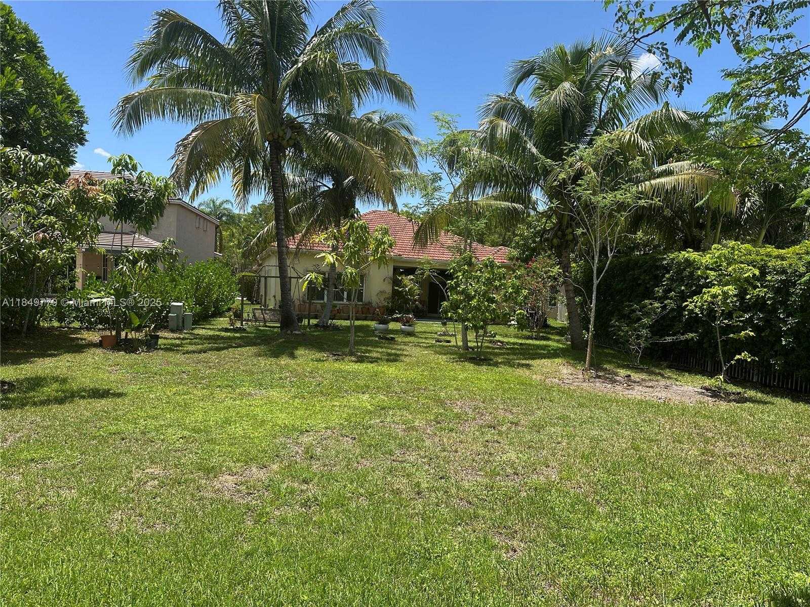 Small Image of 4383 LAUREL RIDGE CIR, Weston Number 39