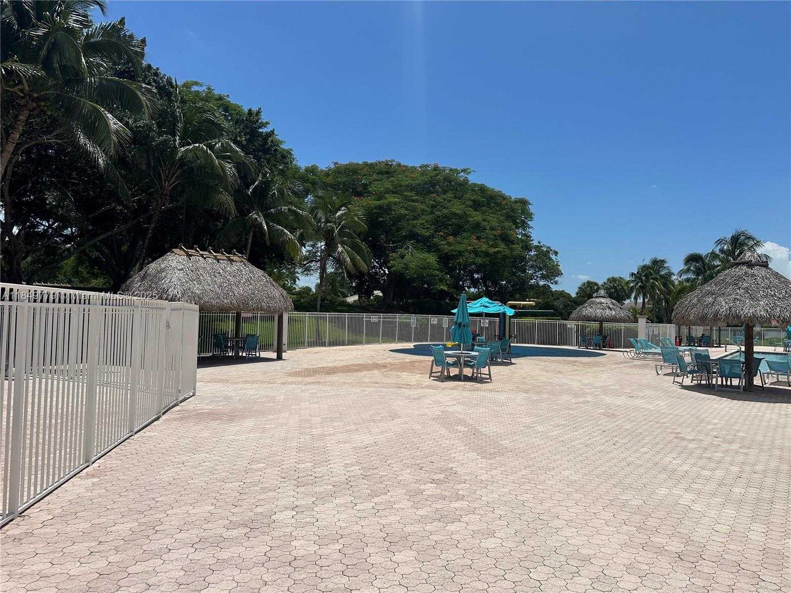 Small Image of 4383 LAUREL RIDGE CIR, Weston Number 40