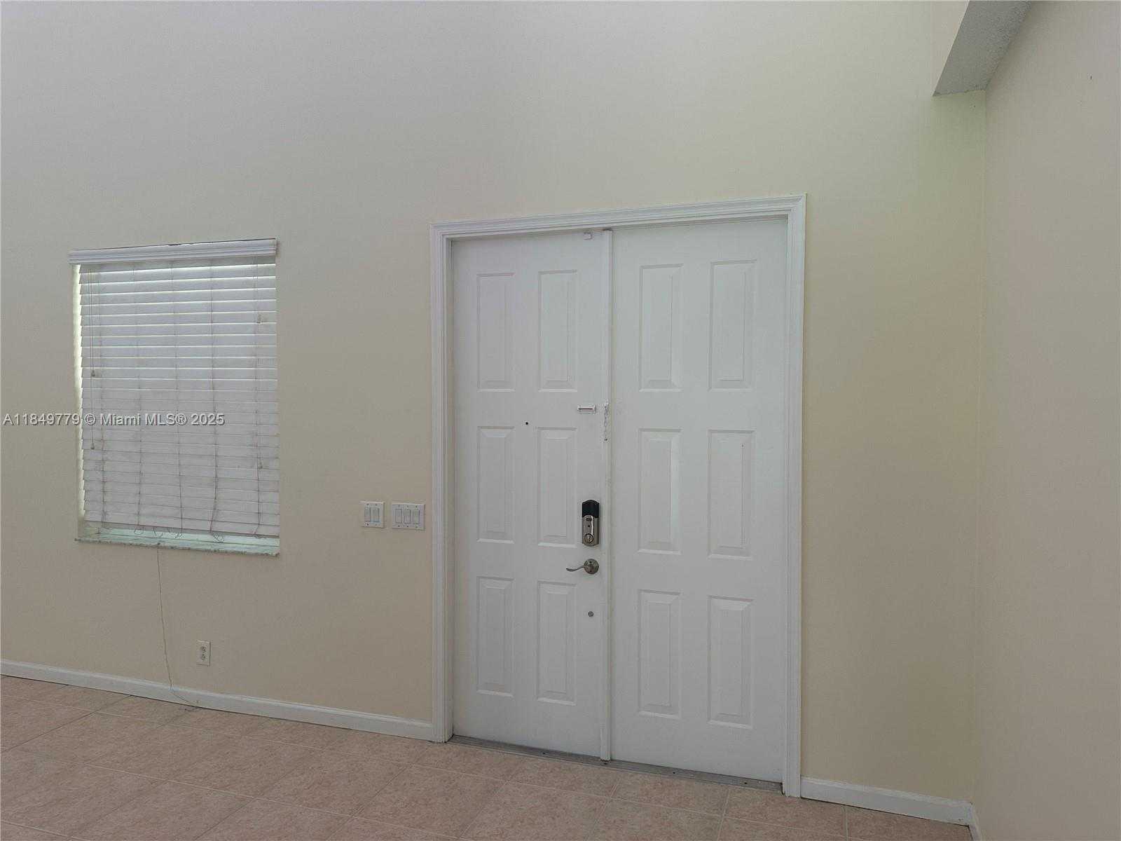 Small Image of 4383 LAUREL RIDGE CIR, Weston Number 5