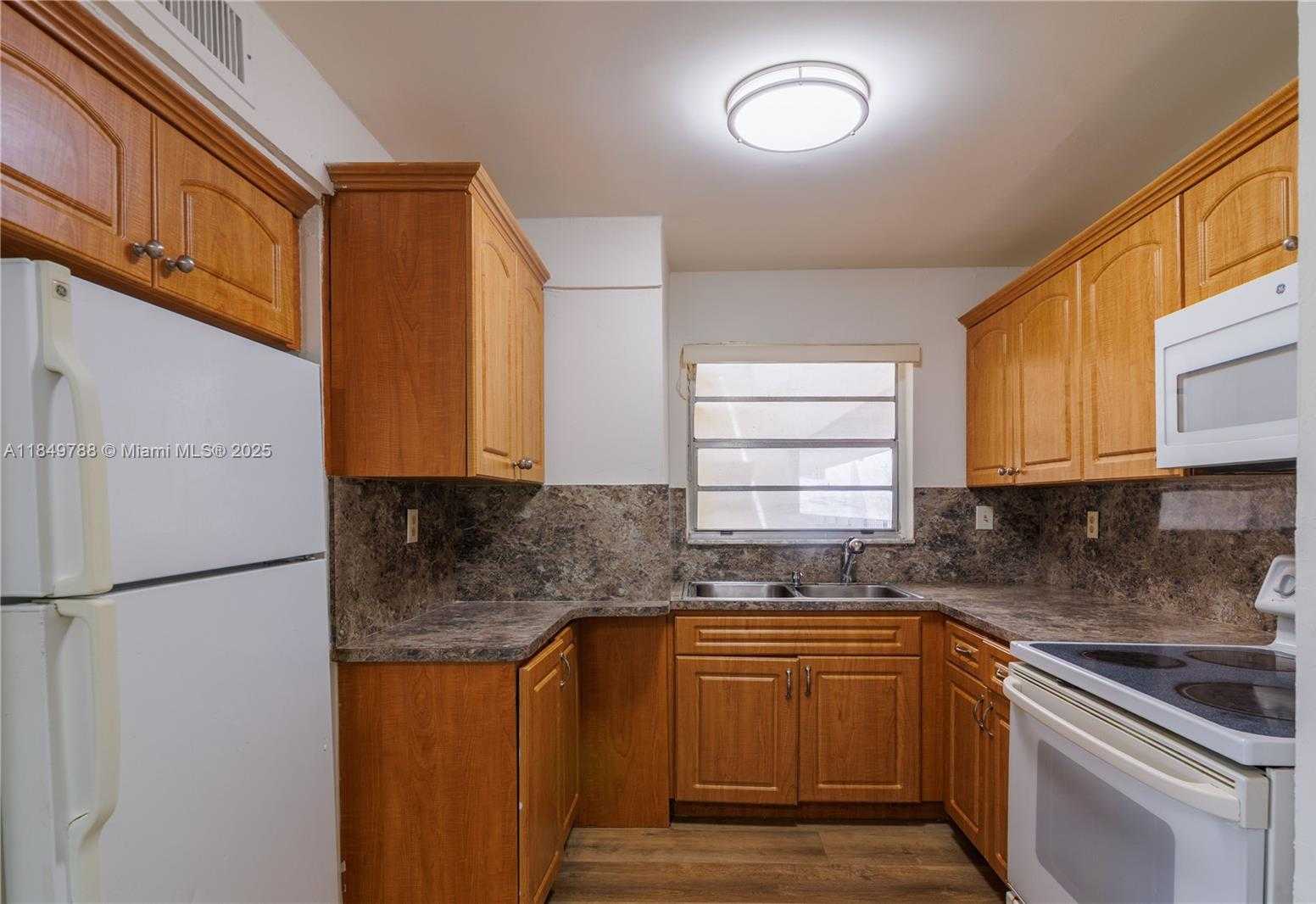 Small Image of 8870 FONTAINEBLEAU BLVD #410, Miami Number 11