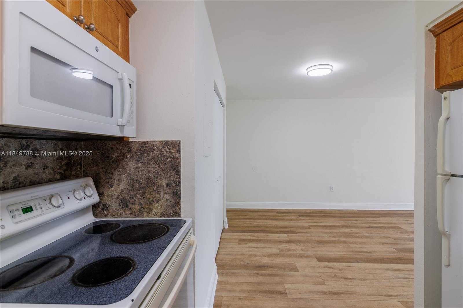 Small Image of 8870 FONTAINEBLEAU BLVD #410, Miami Number 12