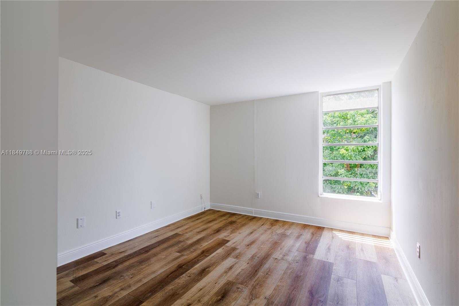 Small Image of 8870 FONTAINEBLEAU BLVD #410, Miami Number 17