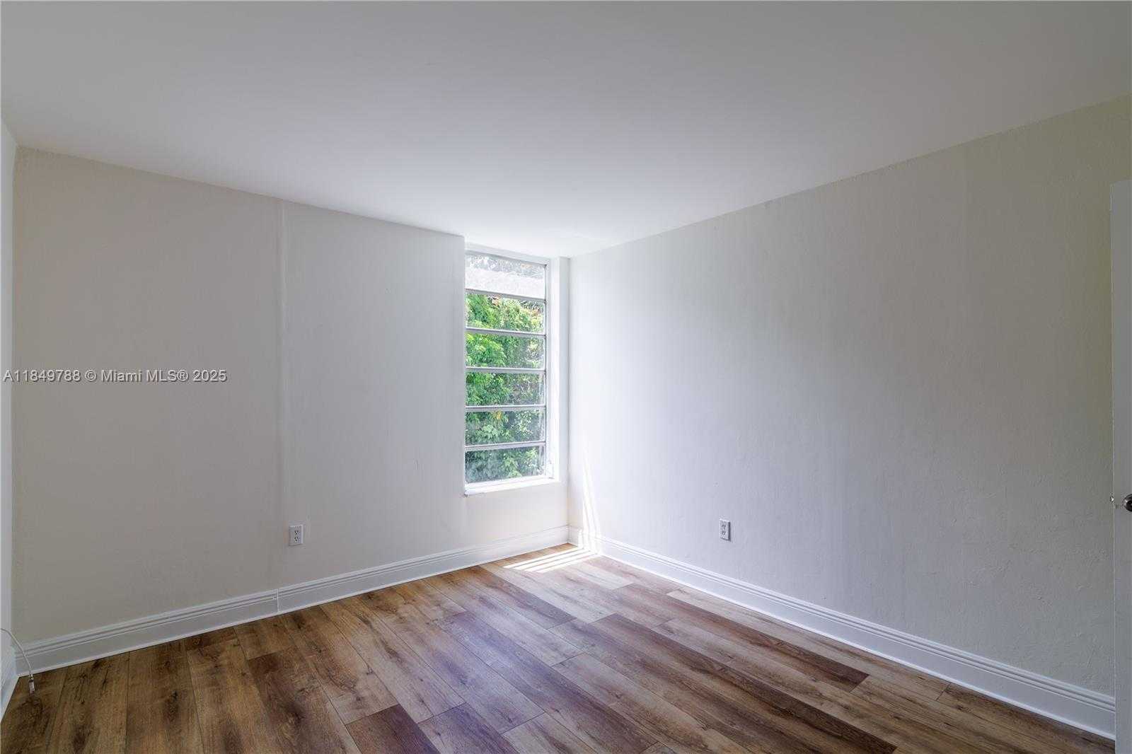 Small Image of 8870 FONTAINEBLEAU BLVD #410, Miami Number 19