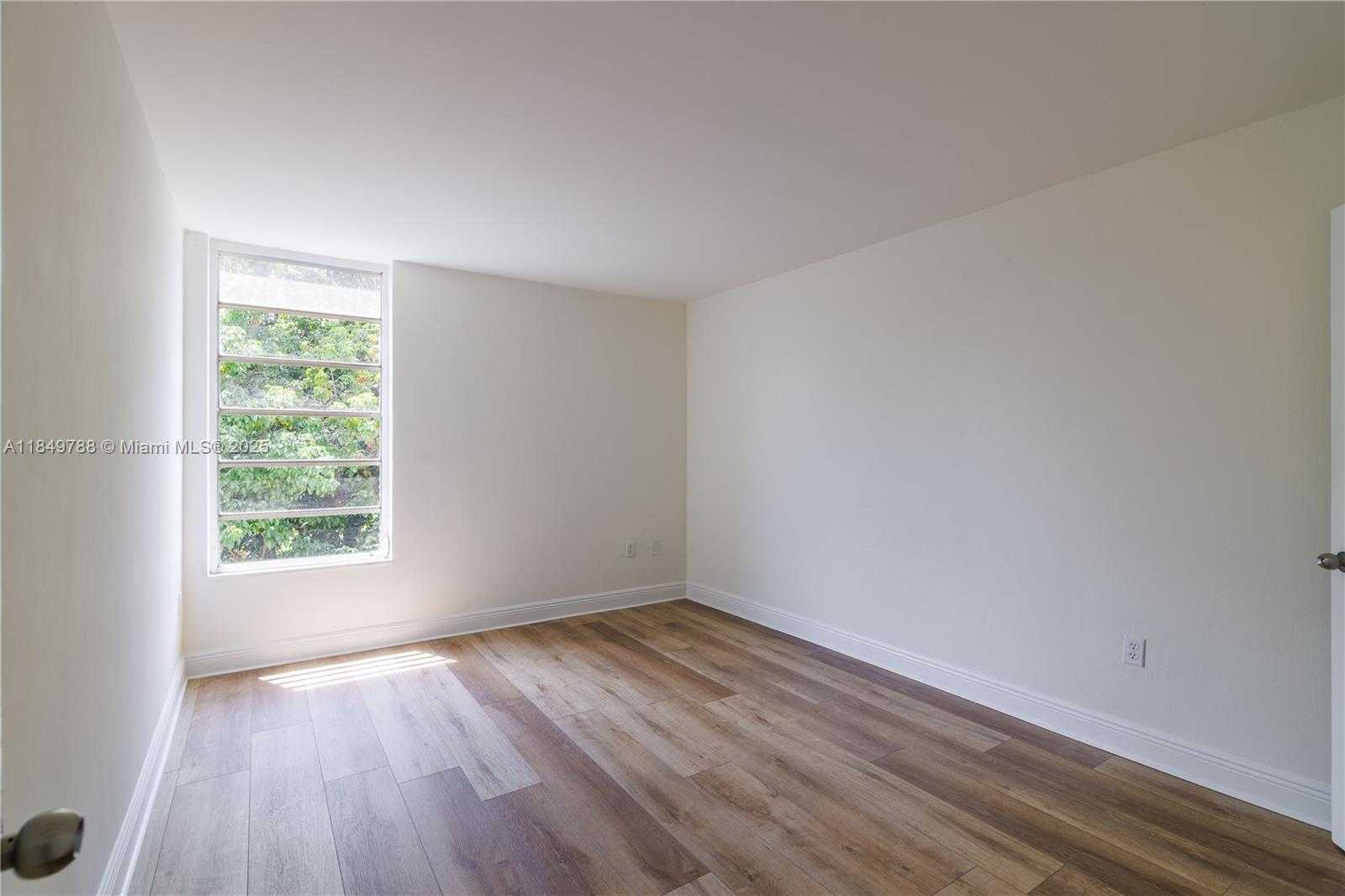 Small Image of 8870 FONTAINEBLEAU BLVD #410, Miami Number 24