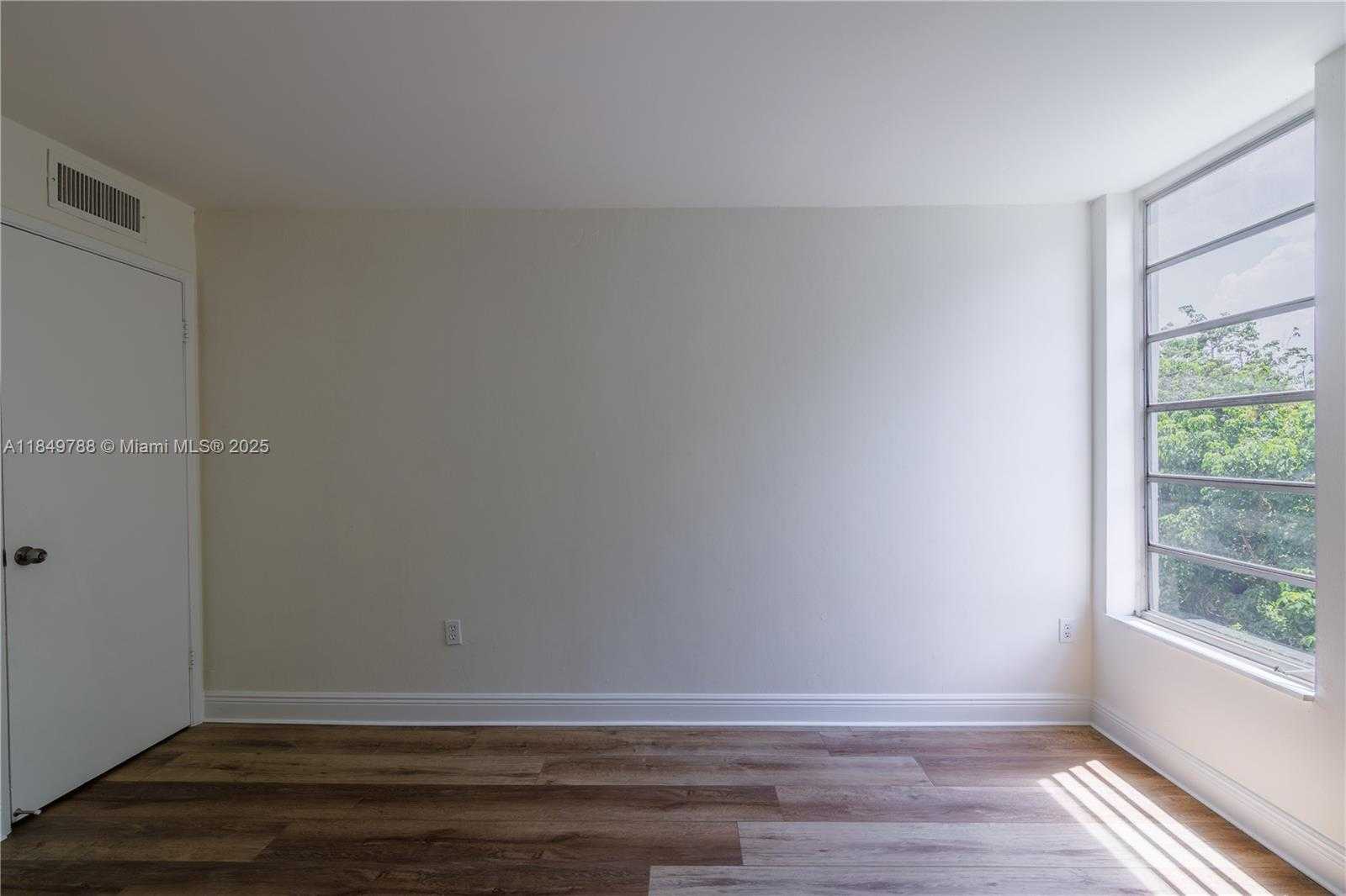 Small Image of 8870 FONTAINEBLEAU BLVD #410, Miami Number 28