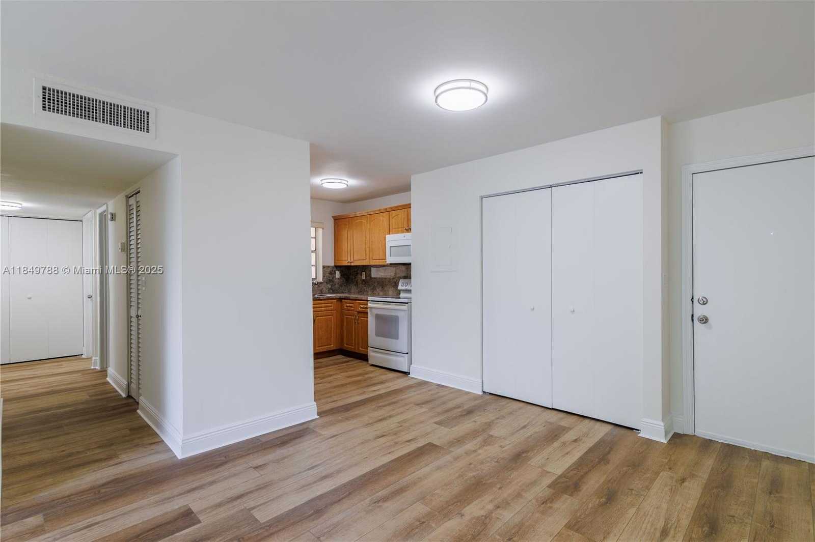 Small Image of 8870 FONTAINEBLEAU BLVD #410, Miami Number 3