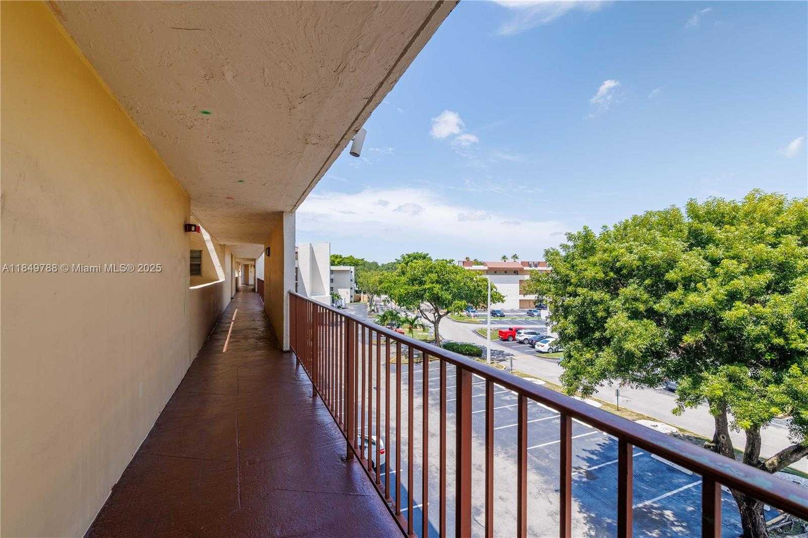 Small Image of 8870 FONTAINEBLEAU BLVD #410, Miami Number 33