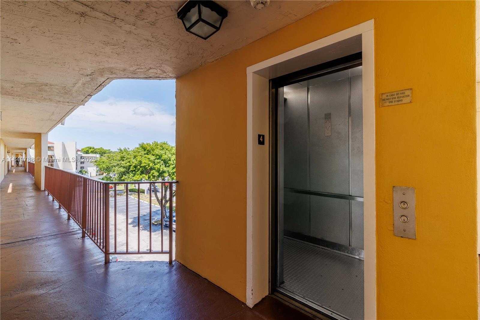 Small Image of 8870 FONTAINEBLEAU BLVD #410, Miami Number 34