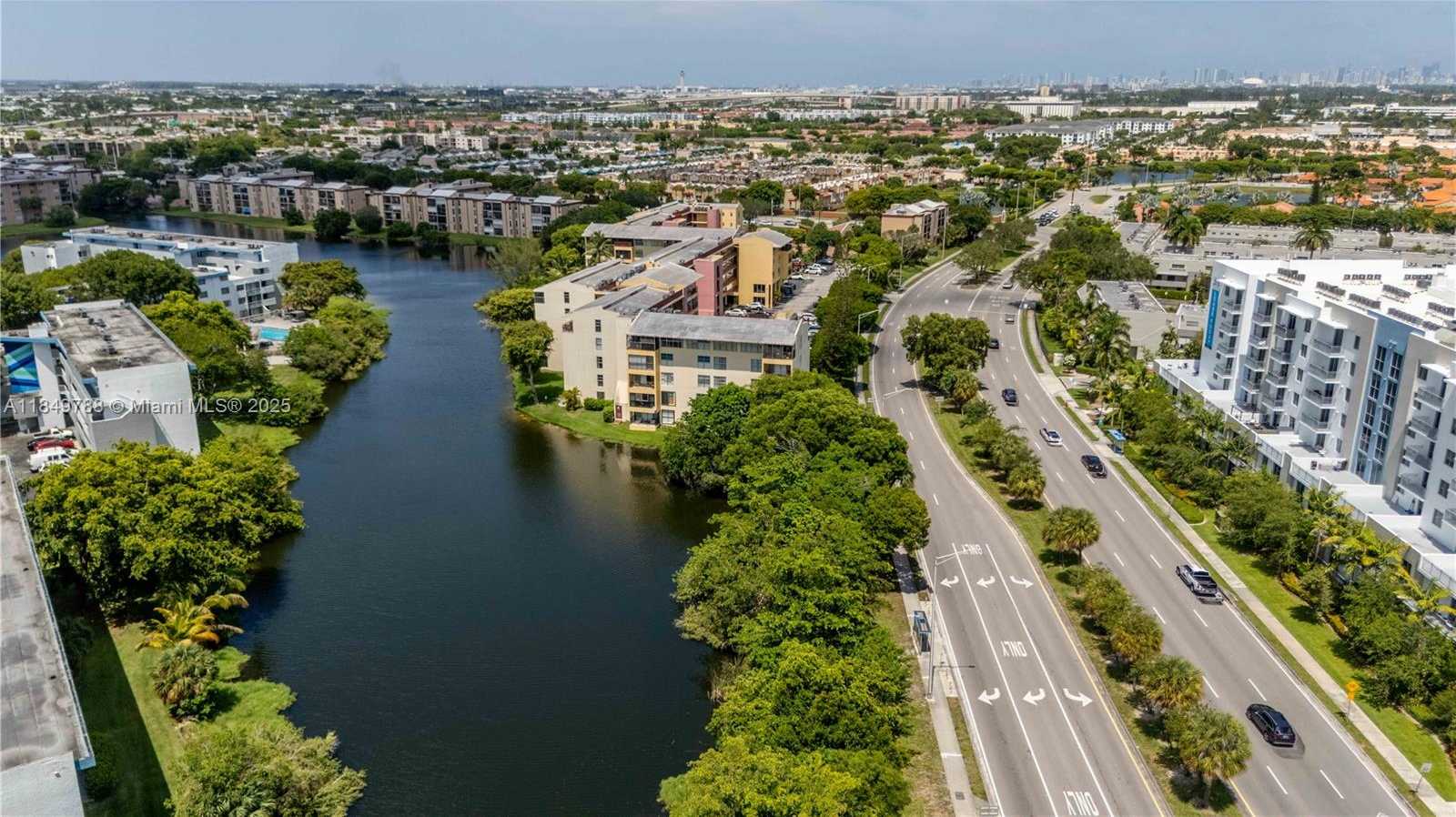 Small Image of 8870 FONTAINEBLEAU BLVD #410, Miami Number 38