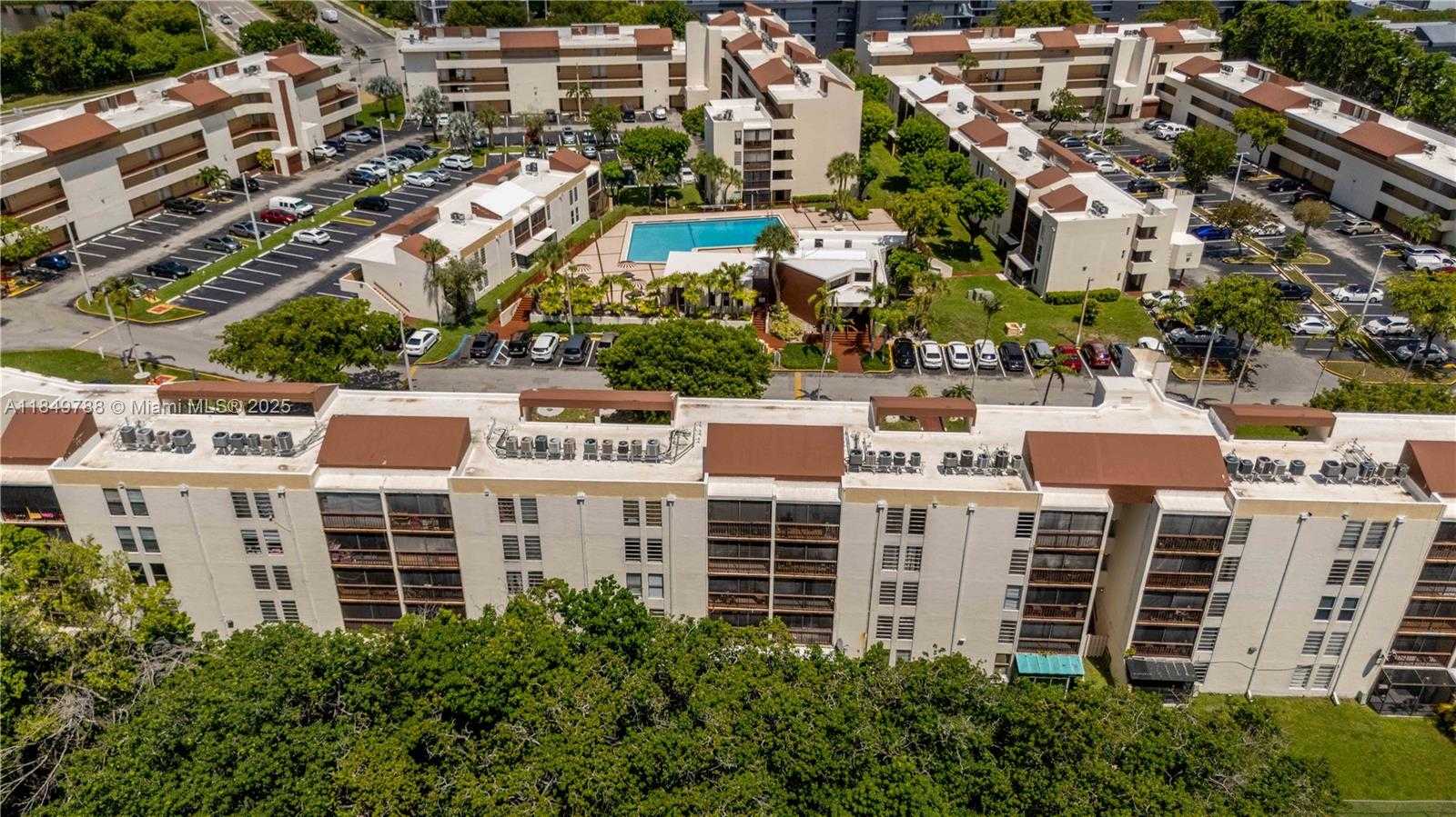 Small Image of 8870 FONTAINEBLEAU BLVD #410, Miami Number 41
