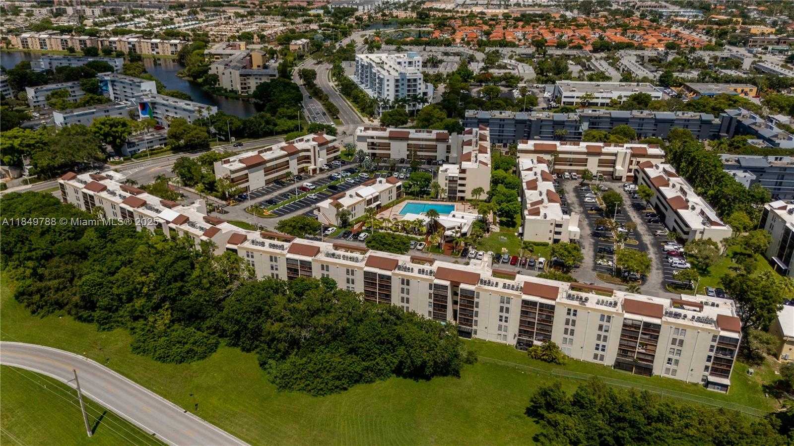 Small Image of 8870 FONTAINEBLEAU BLVD #410, Miami Number 42