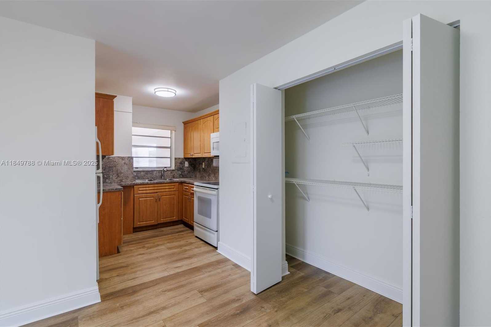 Small Image of 8870 FONTAINEBLEAU BLVD #410, Miami Number 7