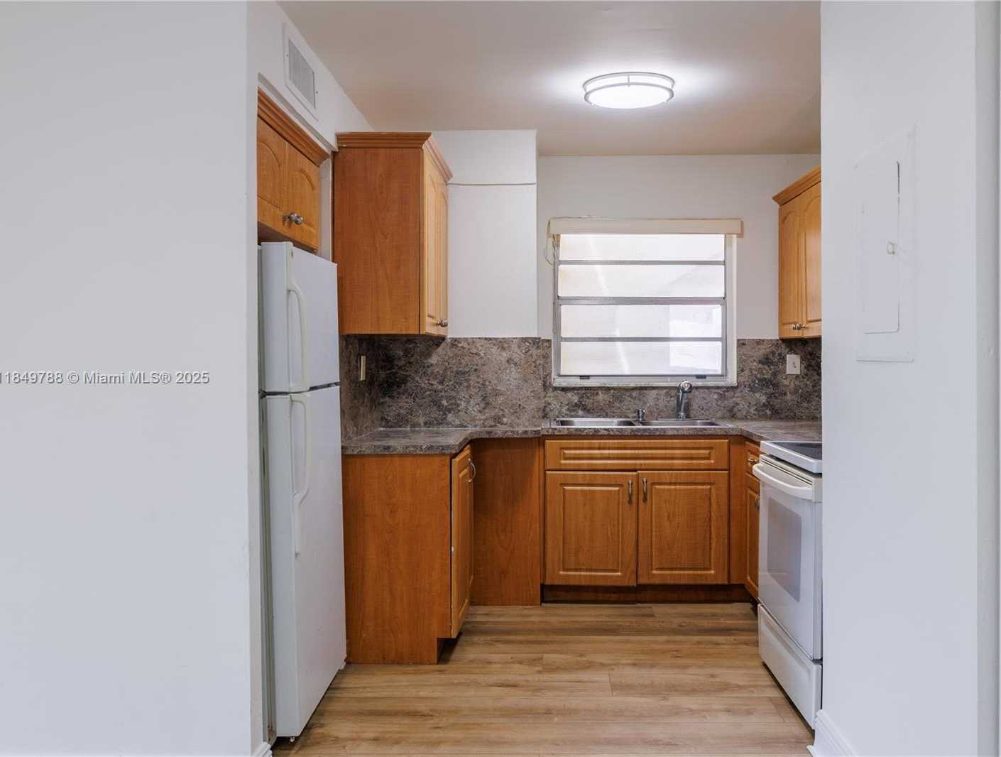 Small Image of 8870 FONTAINEBLEAU BLVD #410, Miami Number 9
