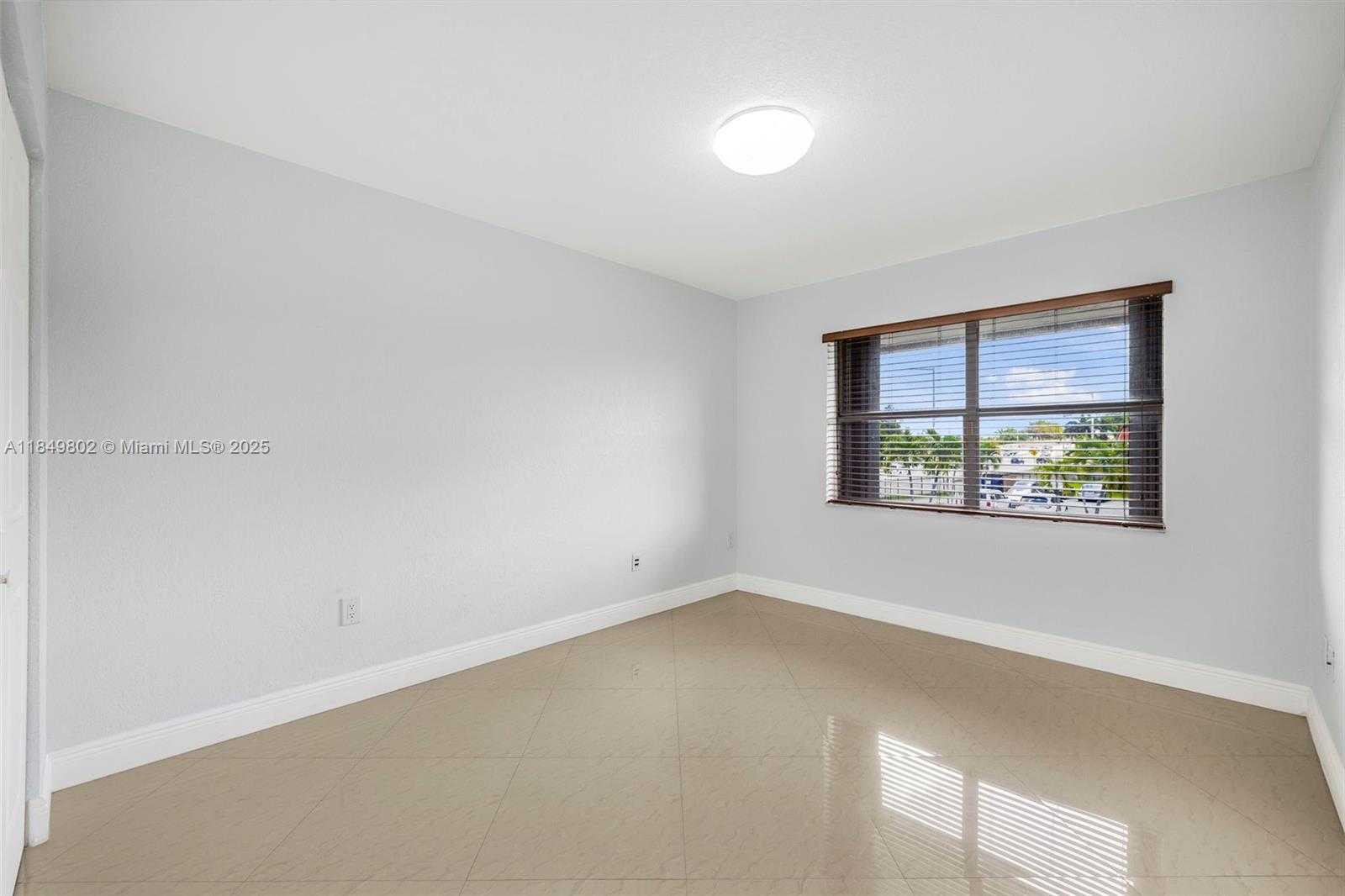Small Image of 10401 SOUTH WEST 108TH AVE #243, Miami Number 14