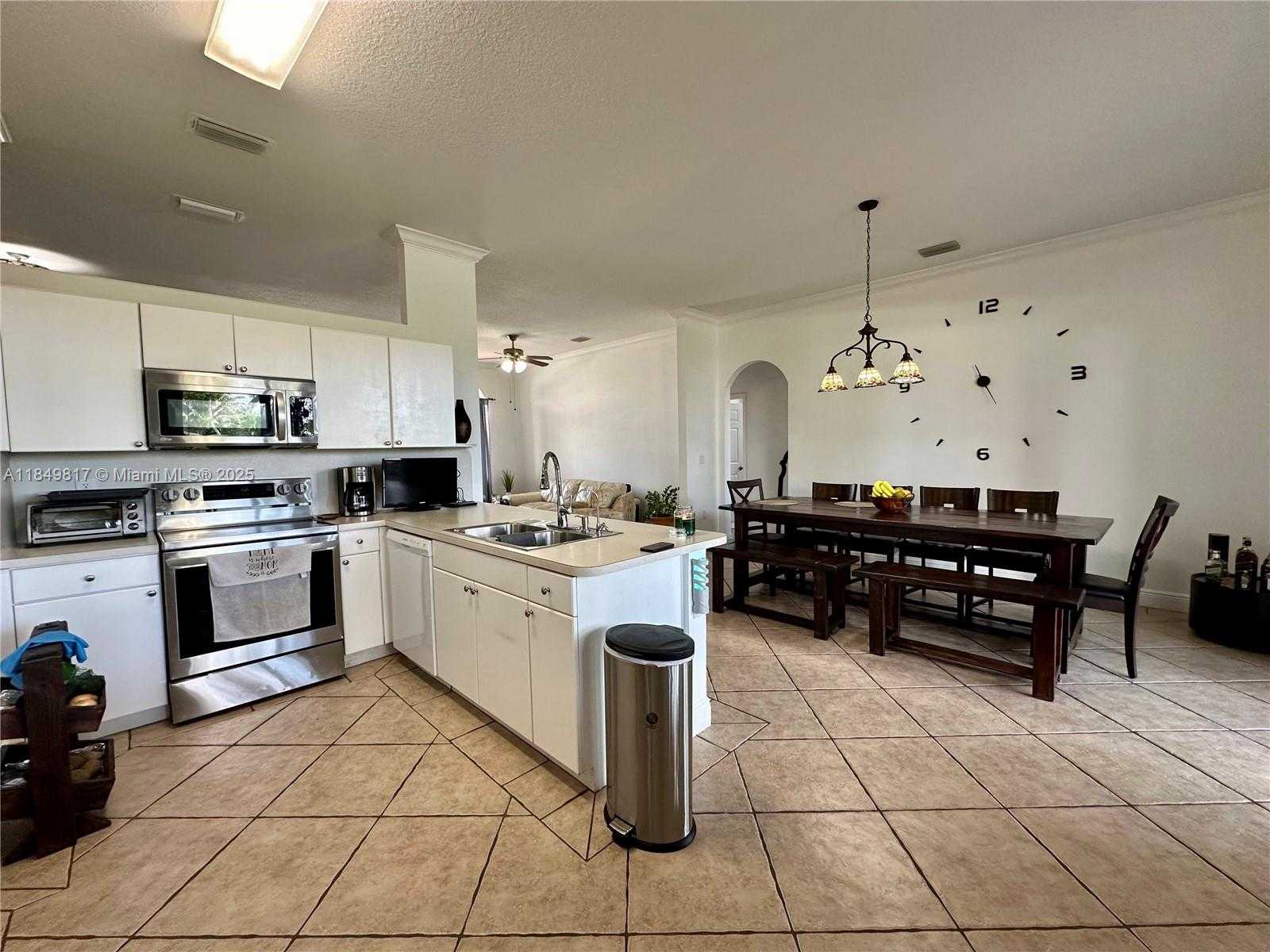 Small Image of 2340 SOUTH EAST 5TH CT, Homestead Number 17