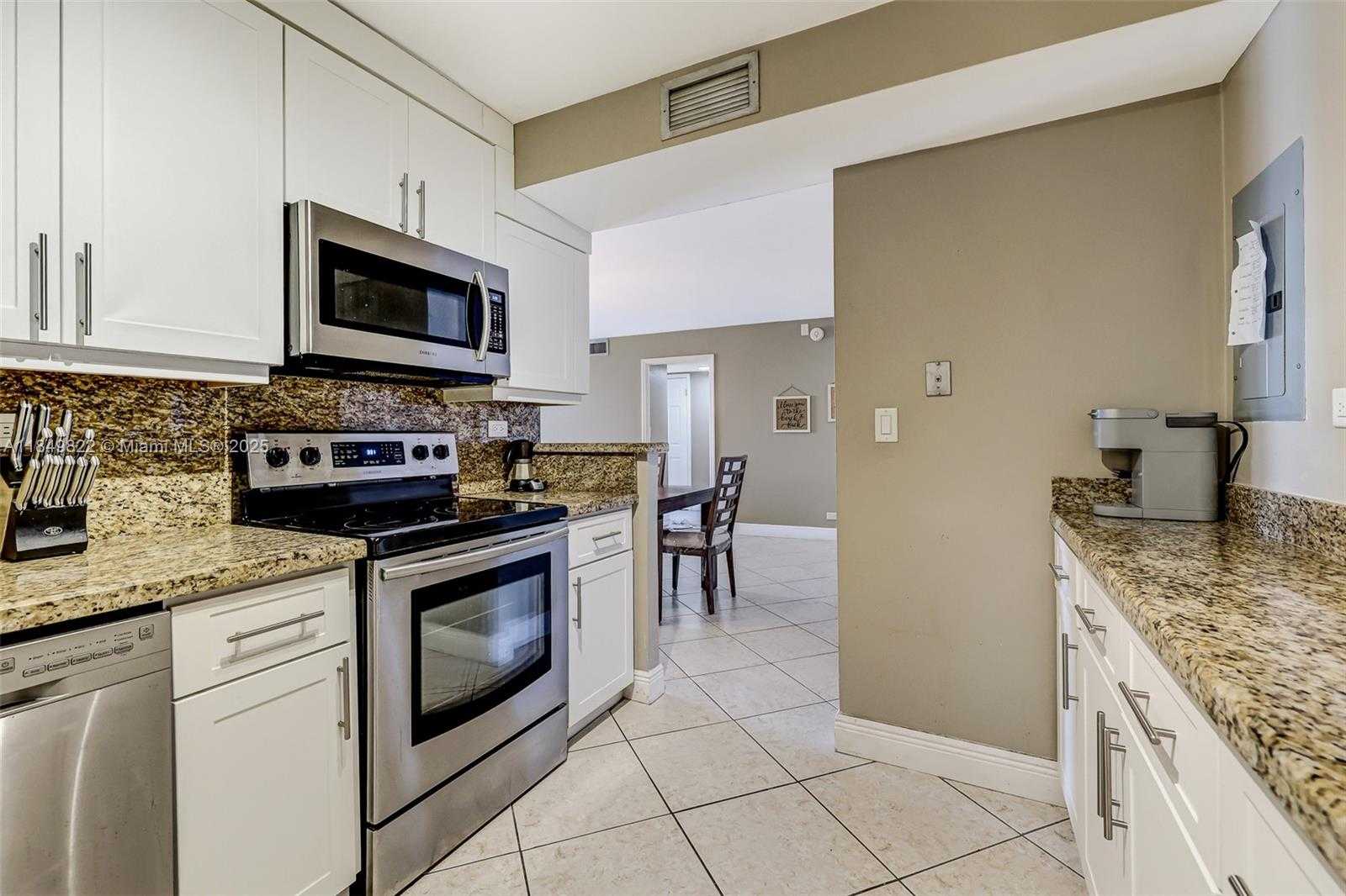 Small Image of 6039 COLLINS AVE #936, Miami Beach Number 15