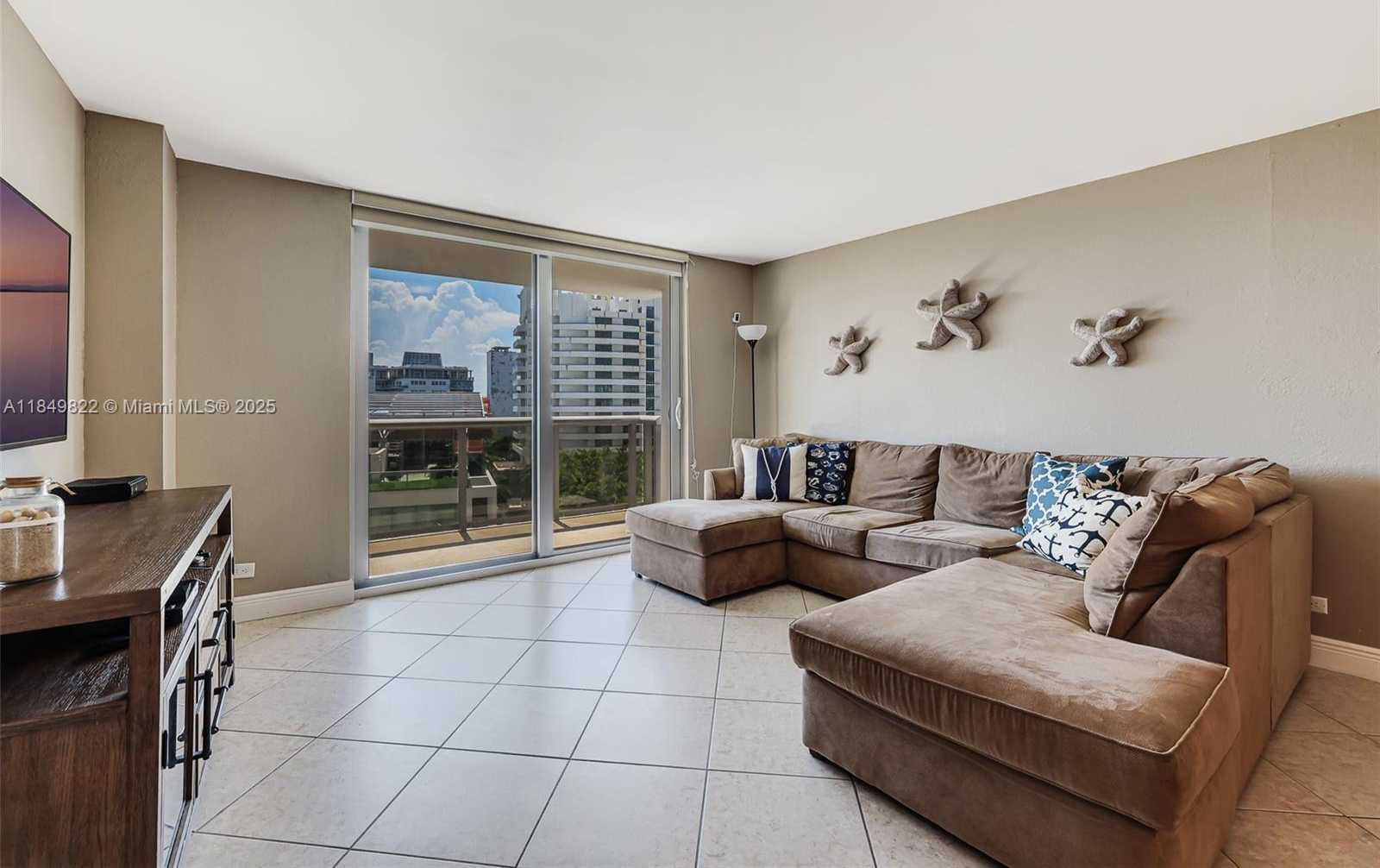 Small Image of 6039 COLLINS AVE #936, Miami Beach Number 5