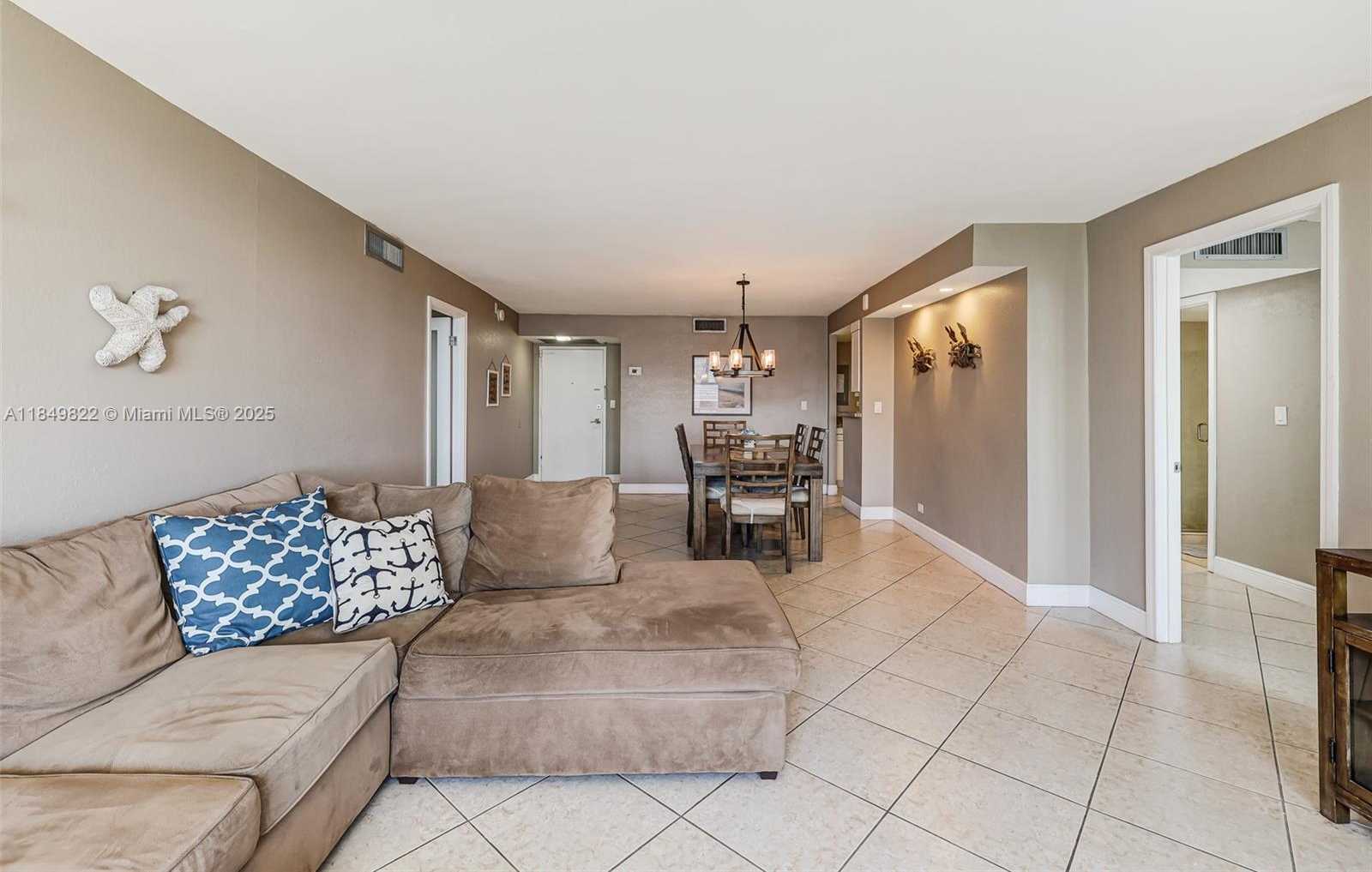 Small Image of 6039 COLLINS AVE #936, Miami Beach Number 7
