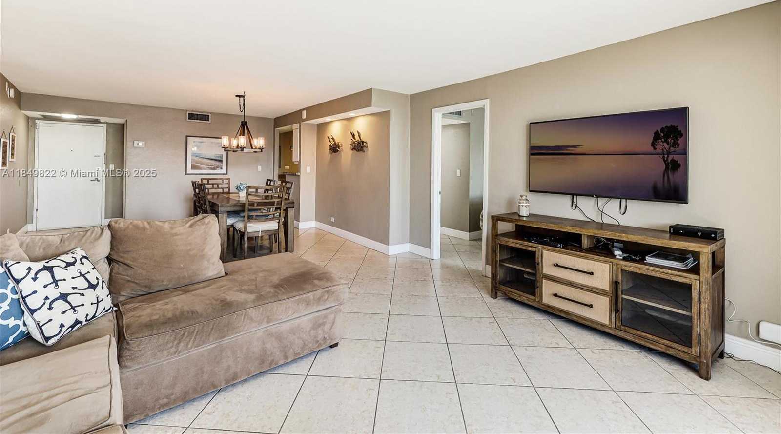 Small Image of 6039 COLLINS AVE #936, Miami Beach Number 8