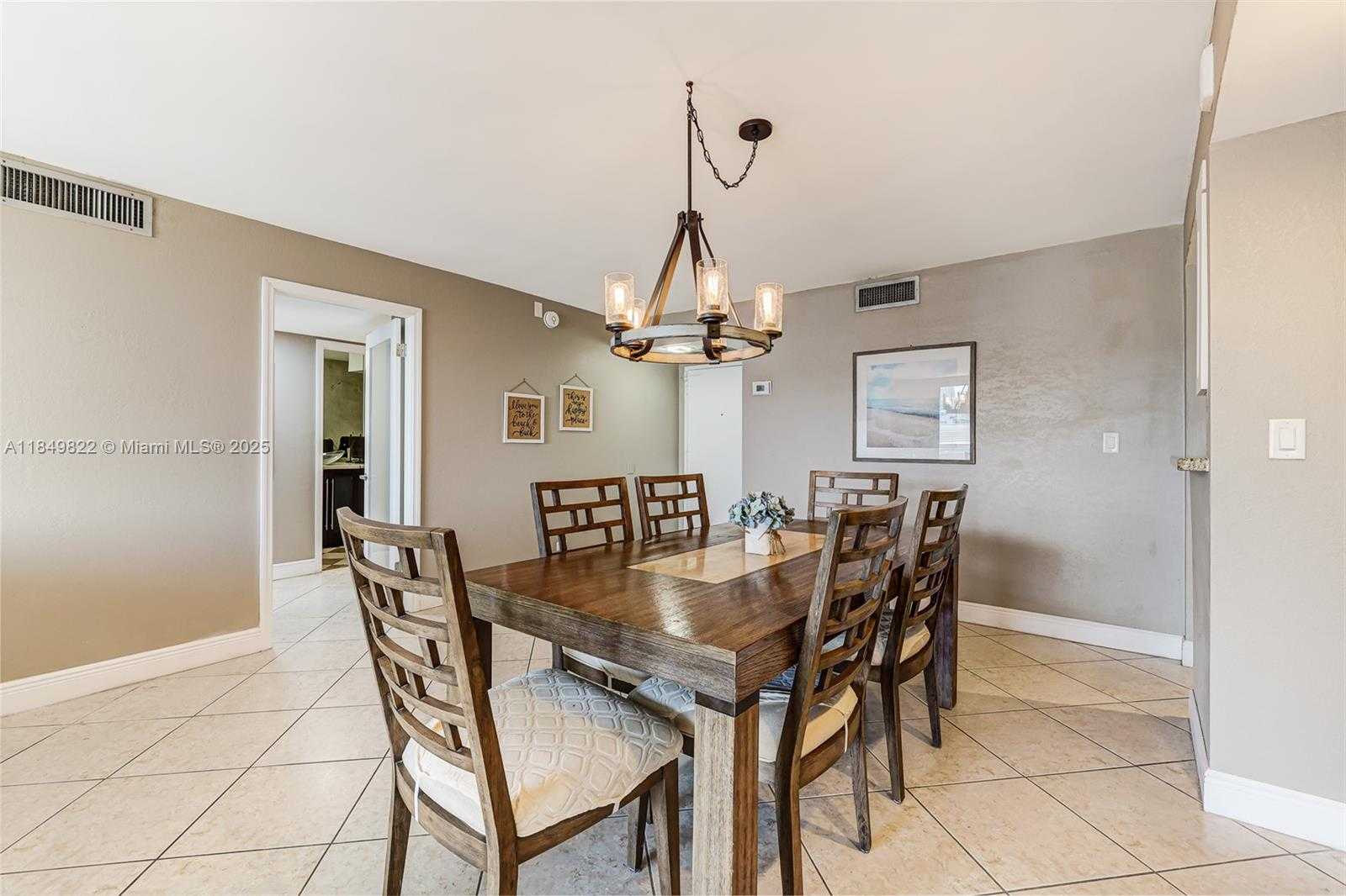 Small Image of 6039 COLLINS AVE #936, Miami Beach Number 9