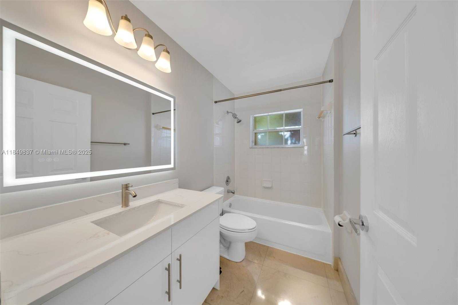 Small Image of 10530 NORTH WEST 52ND TER, Doral Number 11