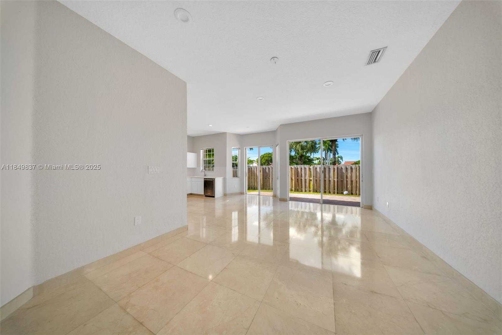 Small Image of 10530 NORTH WEST 52ND TER, Doral Number 15