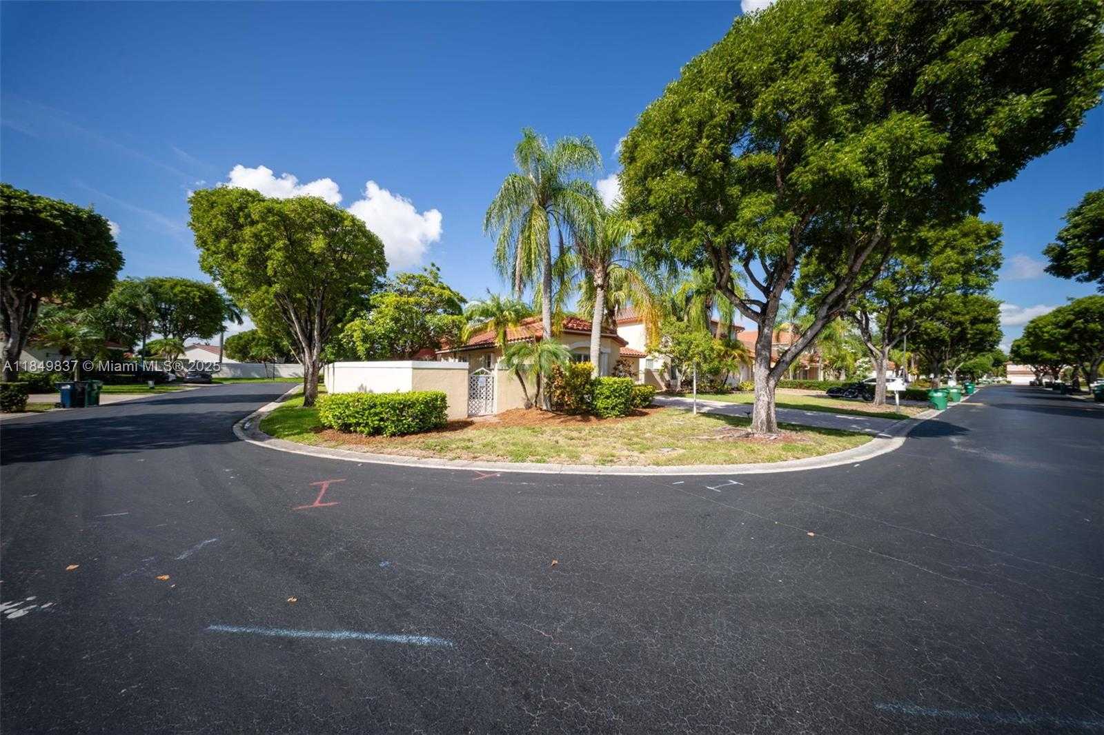Small Image of 10530 NORTH WEST 52ND TER, Doral Number 2