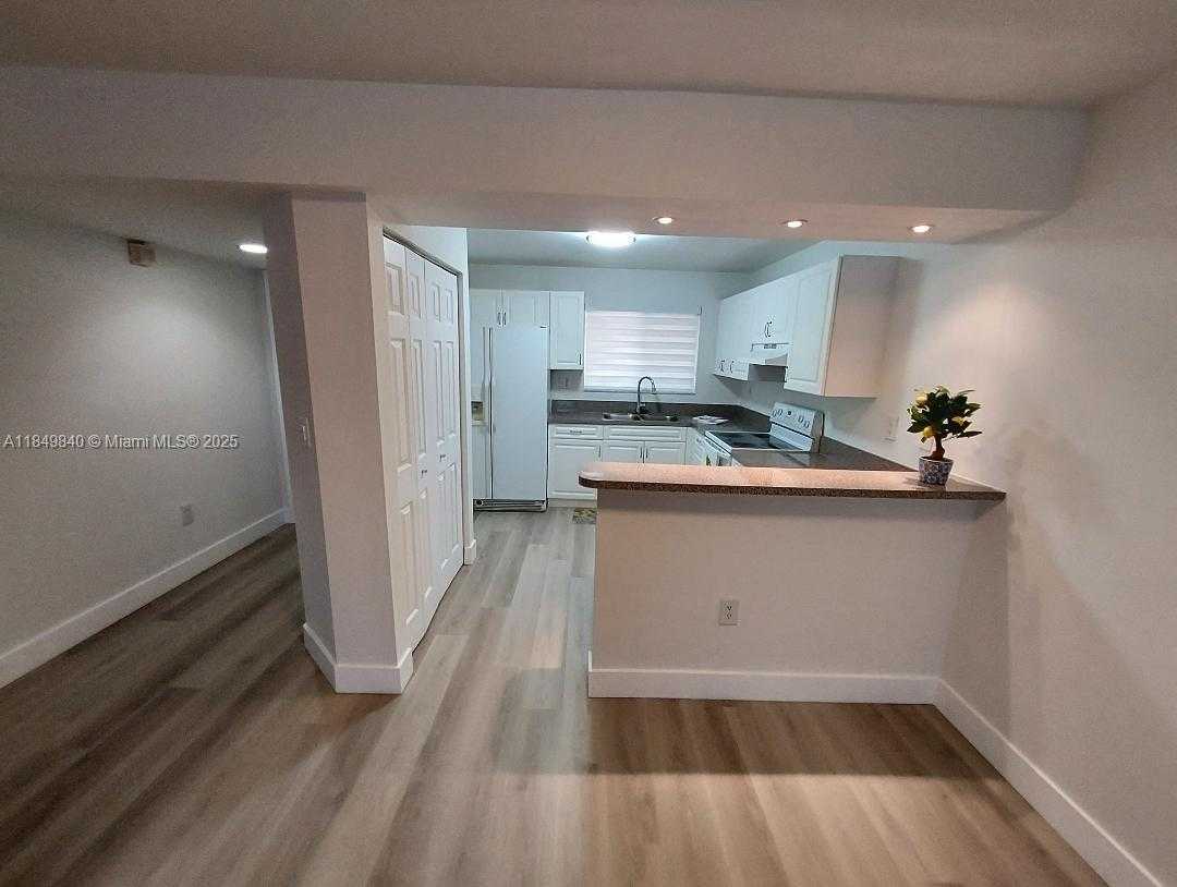 Small Image of 14911 SOUTH WEST 80 ST #115, Miami Number 4