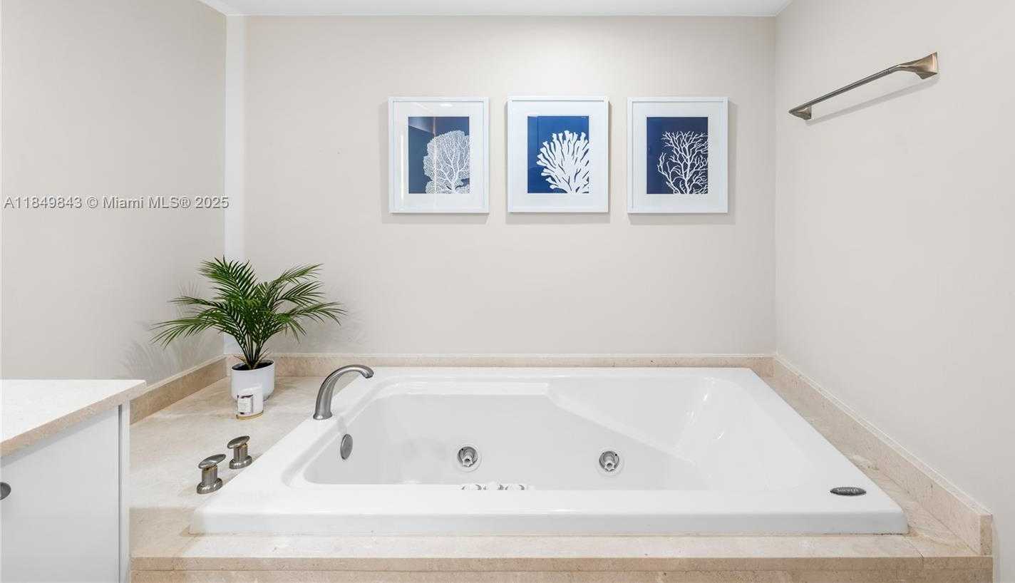 Small Image of 16500 COLLINS AVE #1752, Sunny Isles Beach Number 28