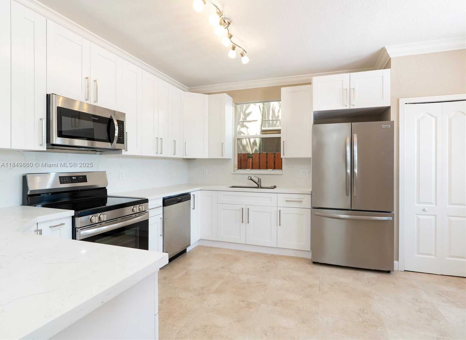 Small Image of 16523 SOUTH WEST 66TH ST, Miami Number 7