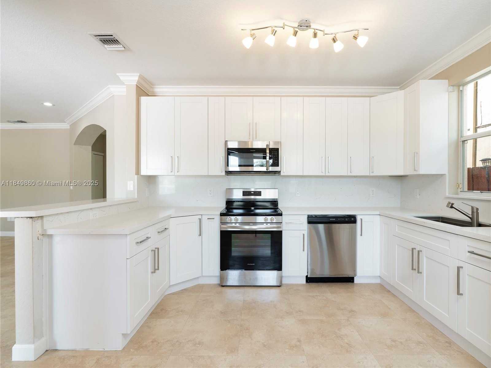 Small Image of 16523 SOUTH WEST 66TH ST, Miami Number 8