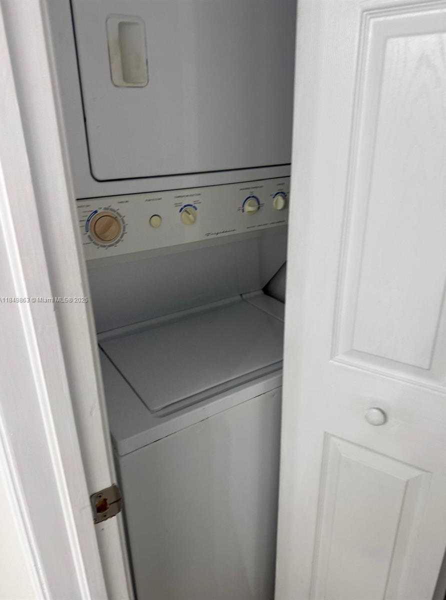 Small Image of 2415 NORTH WEST 16 ST RD #202-1, Miami Number 6