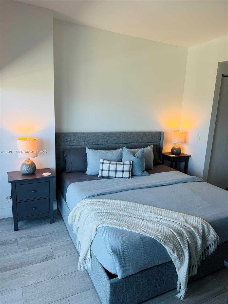 Small Image of 121 NORTH EAST 34TH ST #2705, Miami Number 18