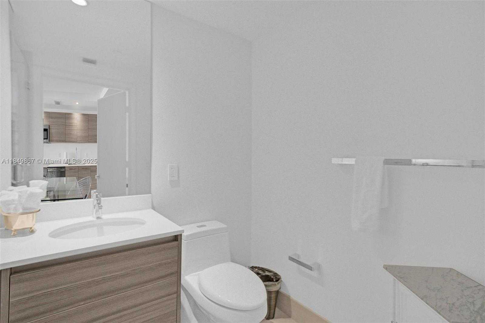 Small Image of 121 NORTH EAST 34TH ST #2705, Miami Number 20
