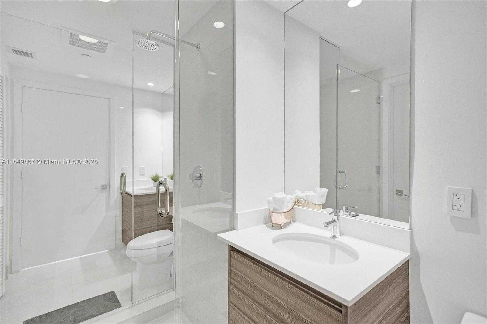 Small Image of 121 NORTH EAST 34TH ST #2705, Miami Number 21